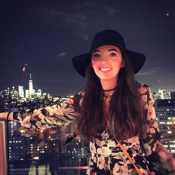 Meet your Posher, Amelia - Picture 7 of 8